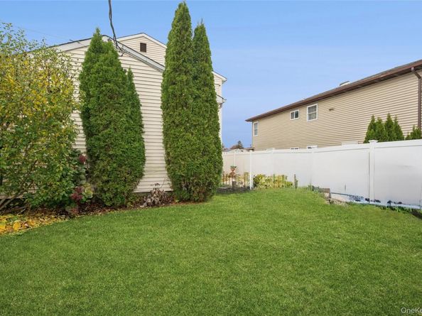 62 14th Street, Hicksville NY 11801