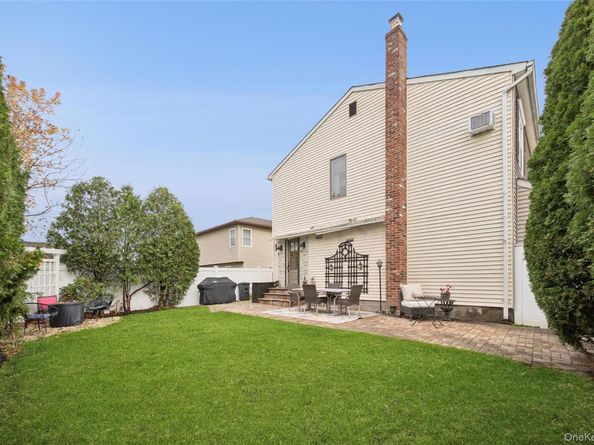 62 14th Street, Hicksville NY 11801