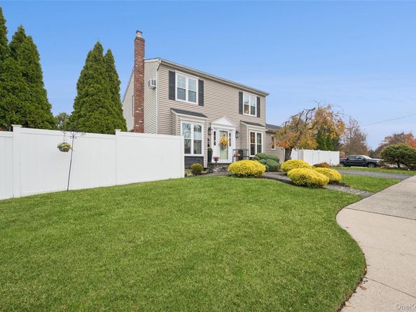 62 14th Street, Hicksville NY 11801