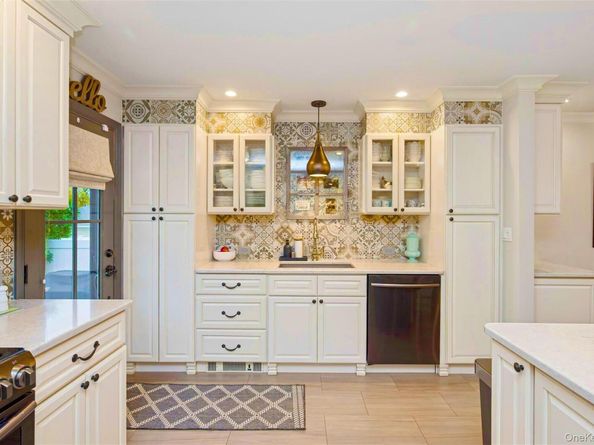 62 14th Street, Hicksville NY 11801