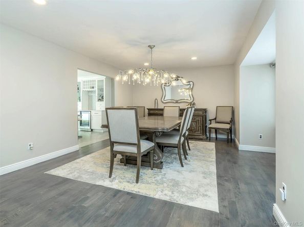 11 Maple Street, Glenwood Landing NY 11547