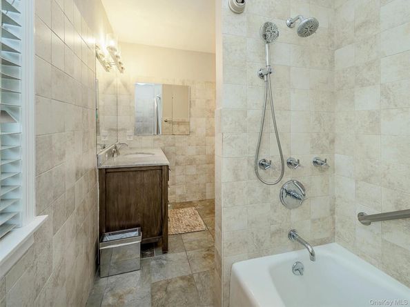 11 Maple Street, Glenwood Landing NY 11547