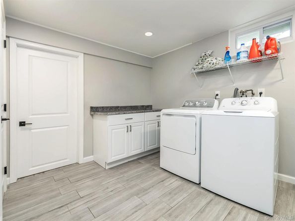 11 Maple Street, Glenwood Landing NY 11547