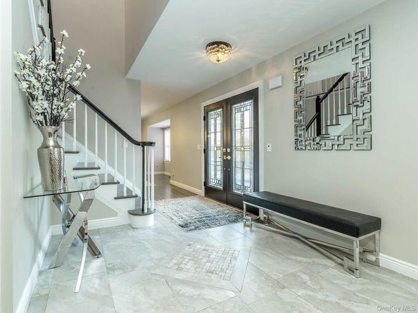 11 Maple Street, Glenwood Landing NY 11547