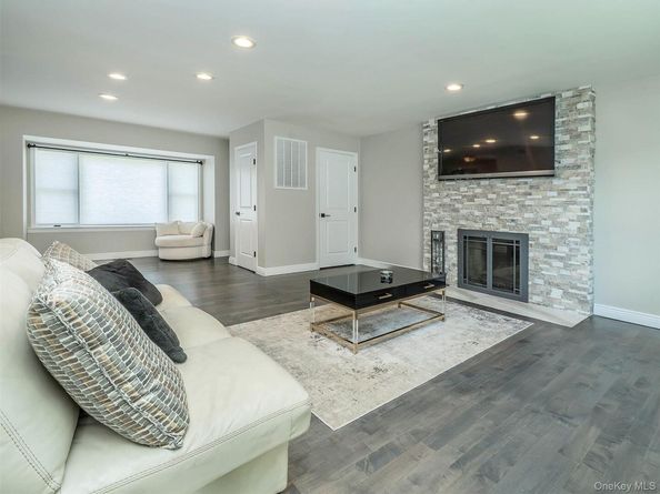 11 Maple Street, Glenwood Landing NY 11547