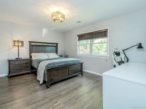 11 Maple Street, Glenwood Landing NY 11547