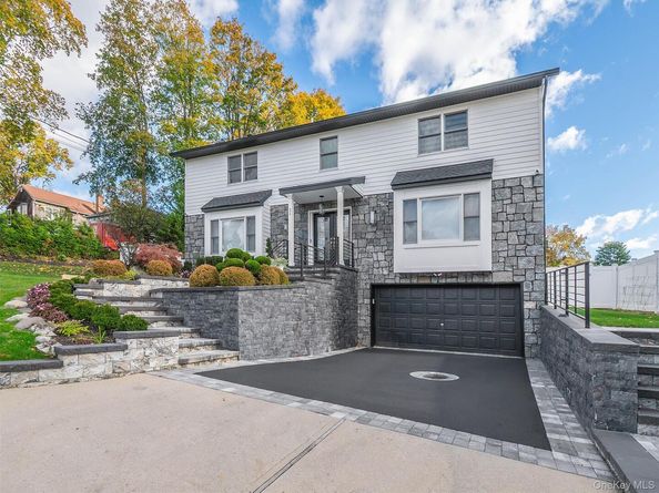 11 Maple Street, Glenwood Landing NY 11547