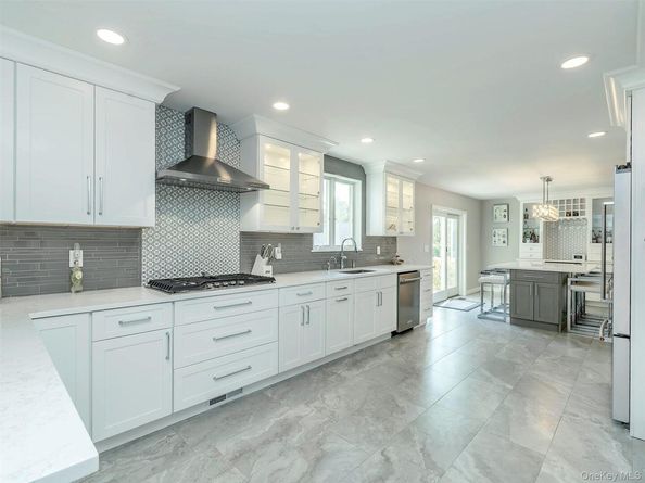 11 Maple Street, Glenwood Landing NY 11547