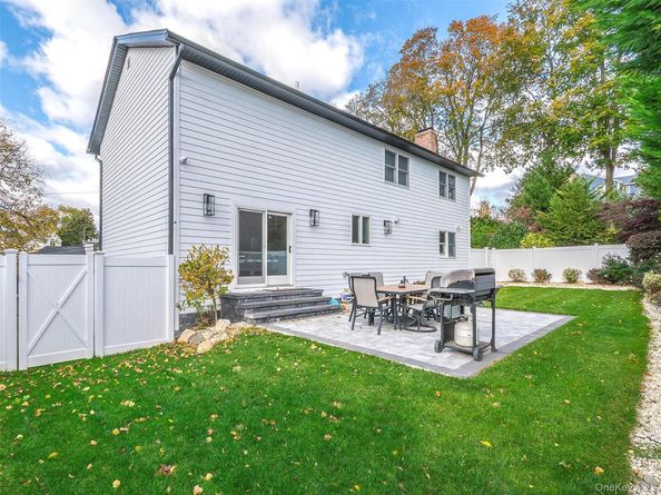 11 Maple Street, Glenwood Landing NY 11547