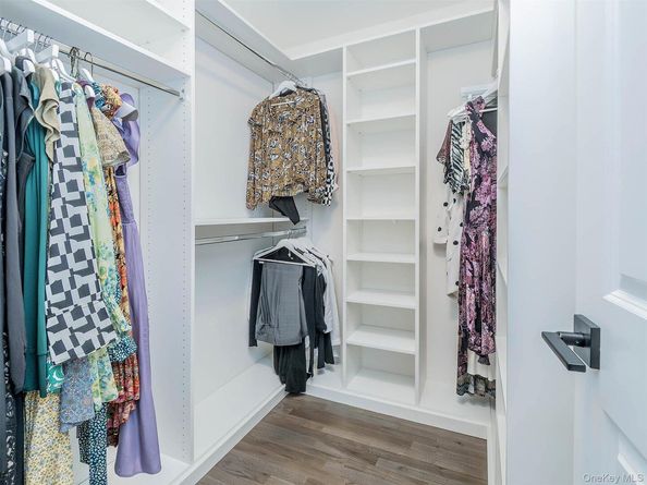 11 Maple Street, Glenwood Landing NY 11547