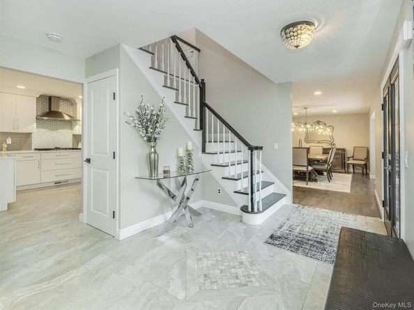 11 Maple Street, Glenwood Landing NY 11547