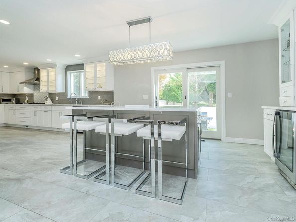 11 Maple Street, Glenwood Landing NY 11547