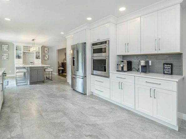 11 Maple Street, Glenwood Landing NY 11547