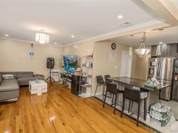 7007 171st Street, Fresh Meadows NY 11365