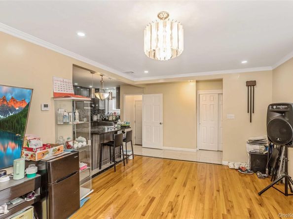 7007 171st Street, Fresh Meadows NY 11365