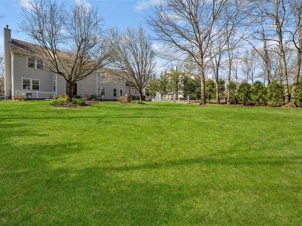 23 Varsity Boulevard, East Setauket NY 11733