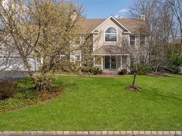 23 Varsity Boulevard, East Setauket NY 11733