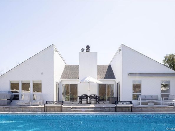 3 Clay Pit Road, Remsenburg NY 11960