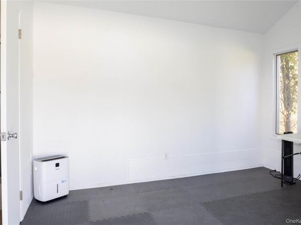 3 Clay Pit Road, Remsenburg NY 11960