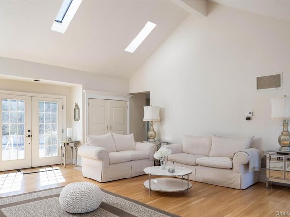 3 Clay Pit Road, Remsenburg NY 11960