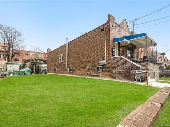 1021 E 213th Street, Bronx NY 10469