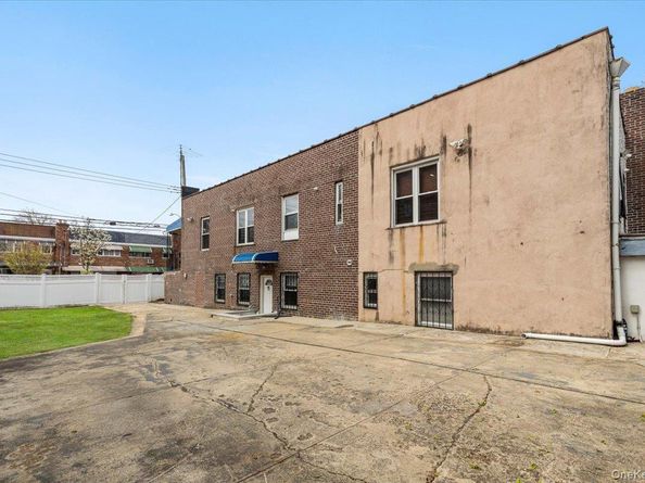 1021 E 213th Street, Bronx NY 10469