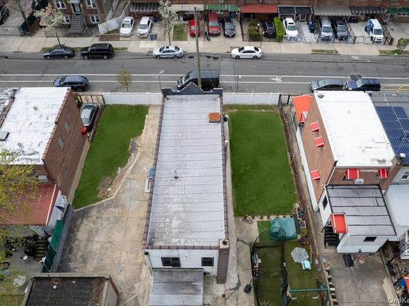 1021 E 213th Street, Bronx NY 10469