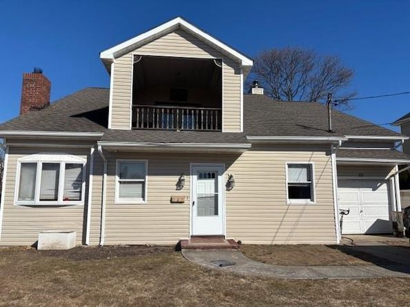 27 North Plaza, Amityville NY 11701