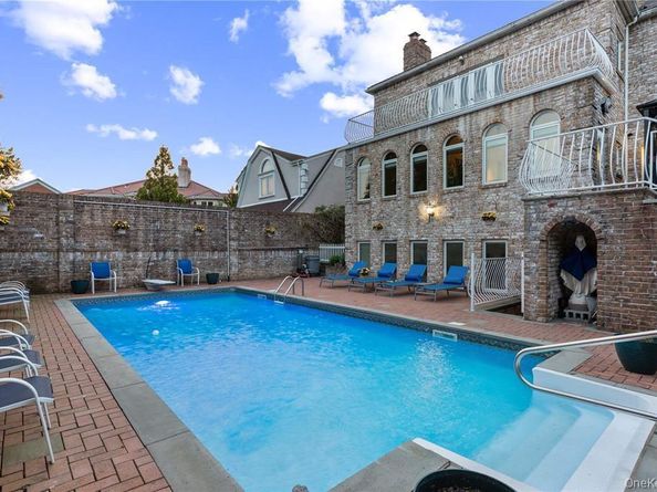 6 Summit Place, Malba NY 11357