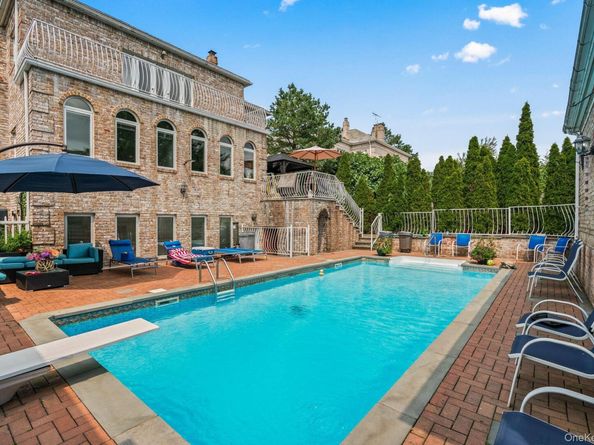 6 Summit Place, Malba NY 11357