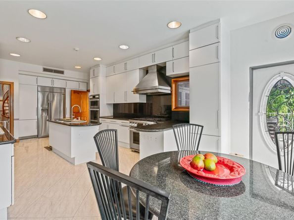 6 Summit Place, Malba NY 11357
