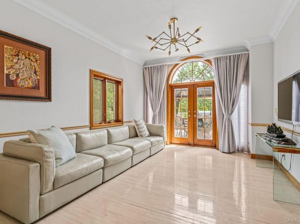 6 Summit Place, Malba NY 11357