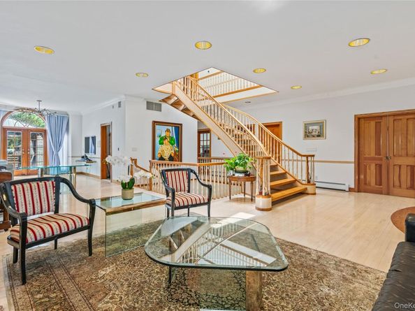 6 Summit Place, Malba NY 11357