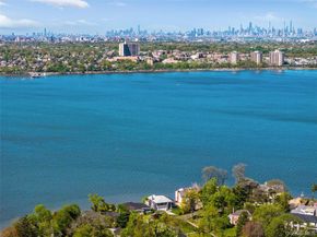 14 Shorecliff Place, Great Neck NY 11023