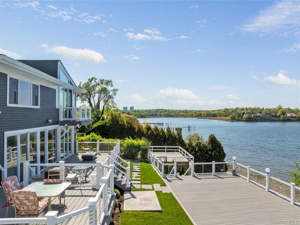 14 Shorecliff Place, Great Neck NY 11023