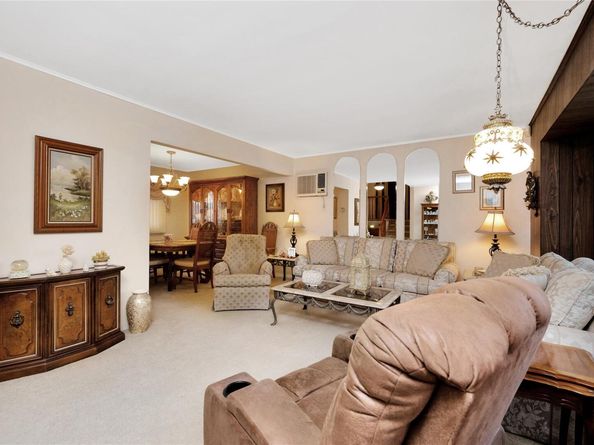 21 Lee Drive, Farmingdale NY 11735