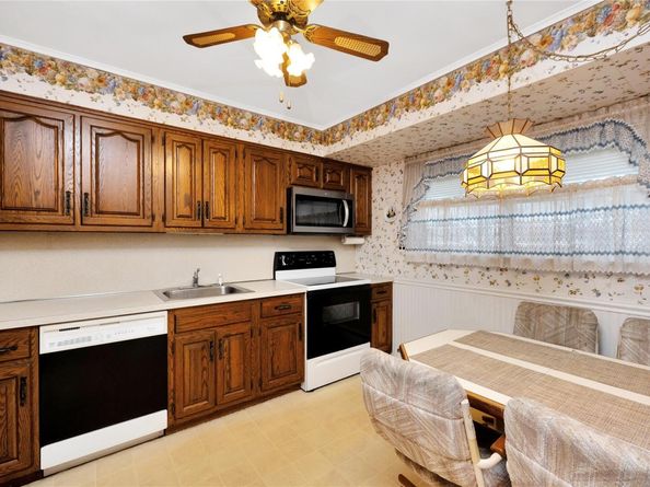 21 Lee Drive, Farmingdale NY 11735