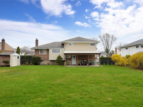 21 Lee Drive, Farmingdale NY 11735