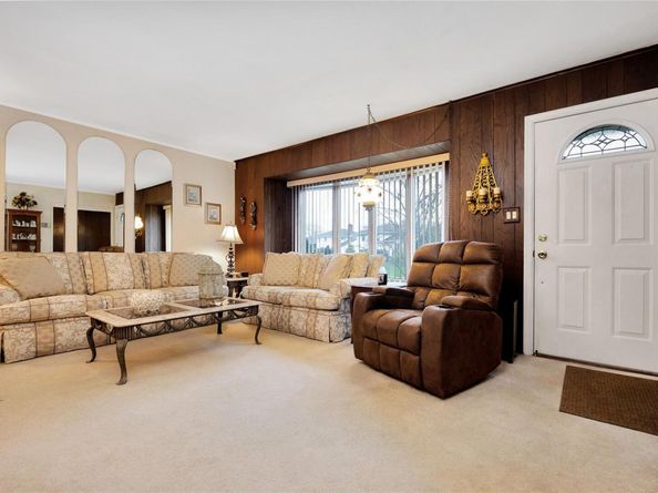 21 Lee Drive, Farmingdale NY 11735
