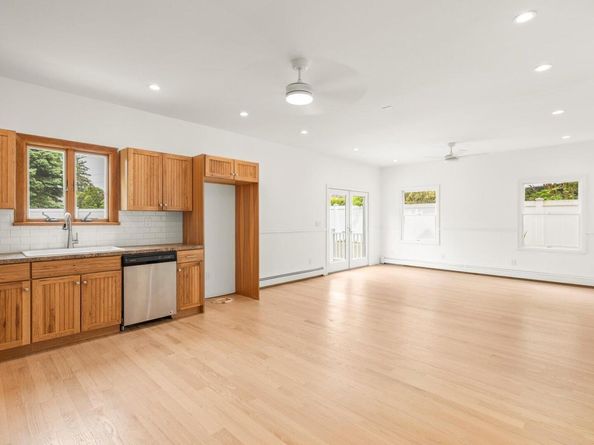 8 Maple Street, Glenwood Landing NY 11547