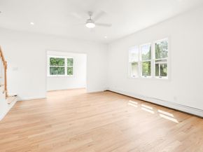 8 Maple Street, Glenwood Landing NY 11547