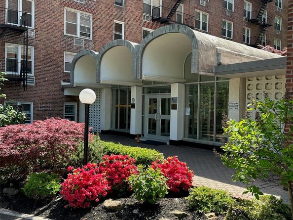 54-40 Little Neck Parkway 2K, Little Neck NY 11362