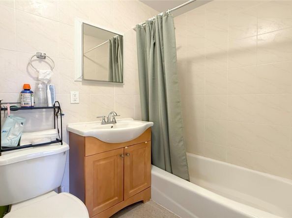 71-24 163rd Street 5A, Fresh Meadows NY 11365