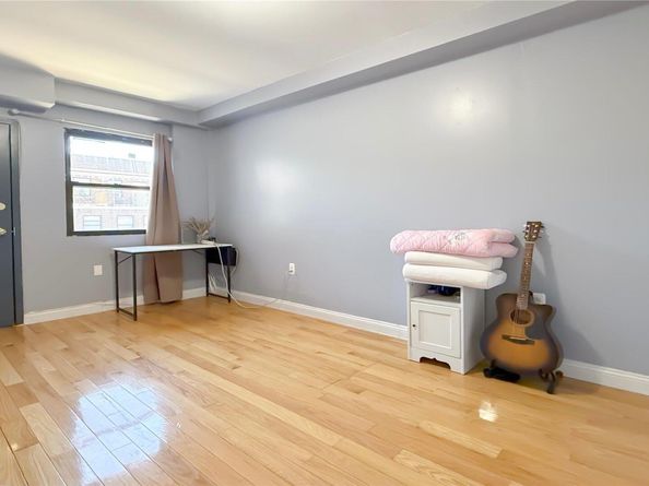 71-24 163rd Street 5A, Fresh Meadows NY 11365