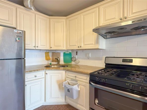 71-24 163rd Street 5A, Fresh Meadows NY 11365