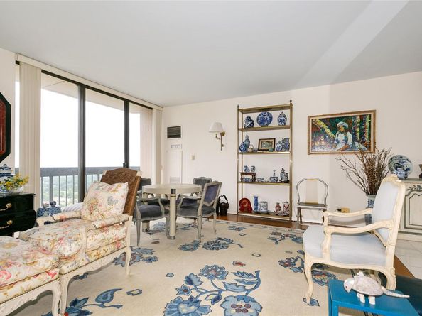 271-10 Grand Central Parkway 27N, Floral Park NY 11005