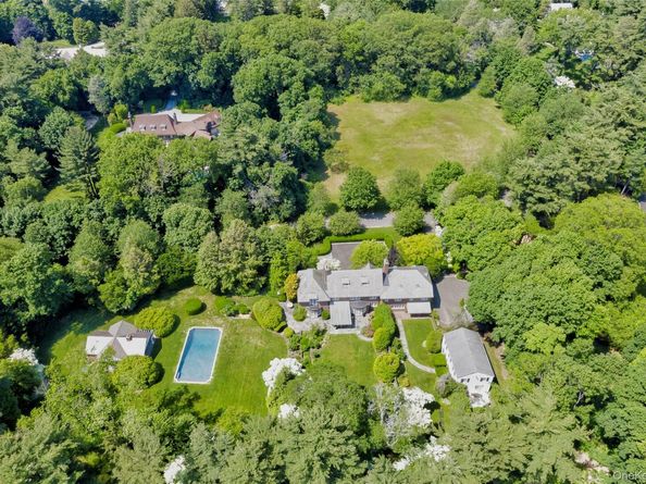 9 Meadow Spring Lane, Glen Cove NY 11542