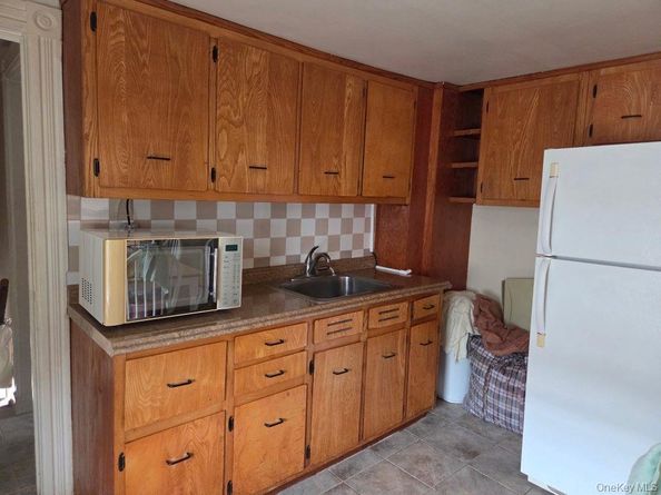 221 Lincoln Avenue, Mineola NY 11501