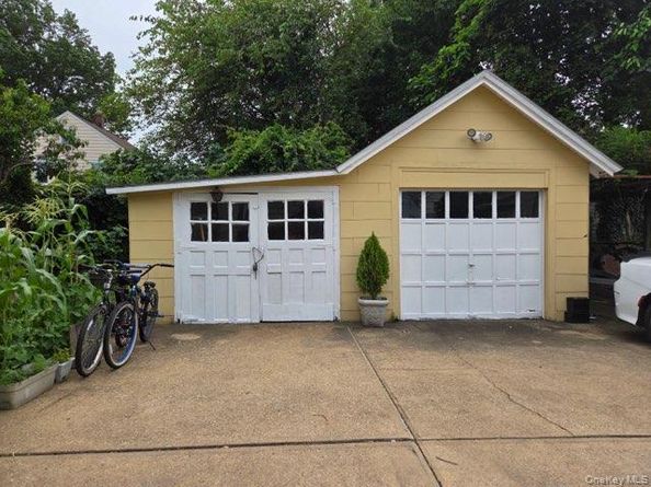 221 Lincoln Avenue, Mineola NY 11501