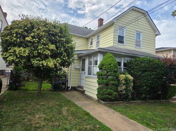 221 Lincoln Avenue, Mineola NY 11501